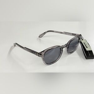 Quay Australia Walk On Sunglasses - Grey/Smoke